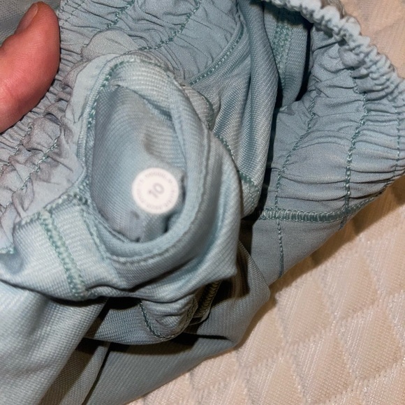 Lululemon shorts - Picture 4 of 5